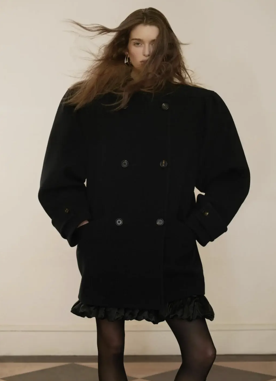 Diện đồ m&ugrave;a đ&ocirc;ng kh&ocirc;ng bị nuốt d&aacute;ng với phong c&aacute;ch Tam gi&aacute;c ngược sang trọng - Ảnh 11.