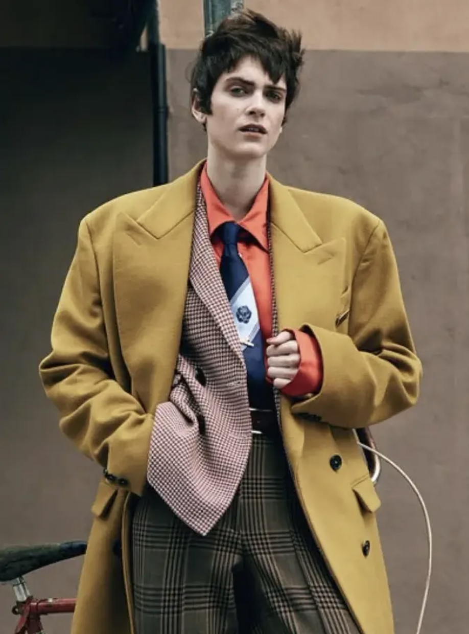 Diện đồ m&ugrave;a đ&ocirc;ng kh&ocirc;ng bị nuốt d&aacute;ng với phong c&aacute;ch Tam gi&aacute;c ngược sang trọng - Ảnh 10.