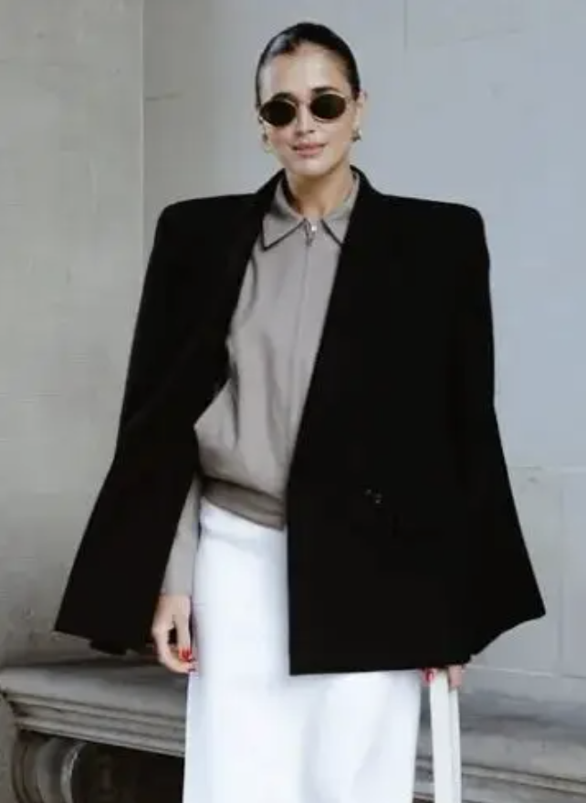 Diện đồ m&ugrave;a đ&ocirc;ng kh&ocirc;ng bị nuốt d&aacute;ng với phong c&aacute;ch Tam gi&aacute;c ngược sang trọng - Ảnh 9.