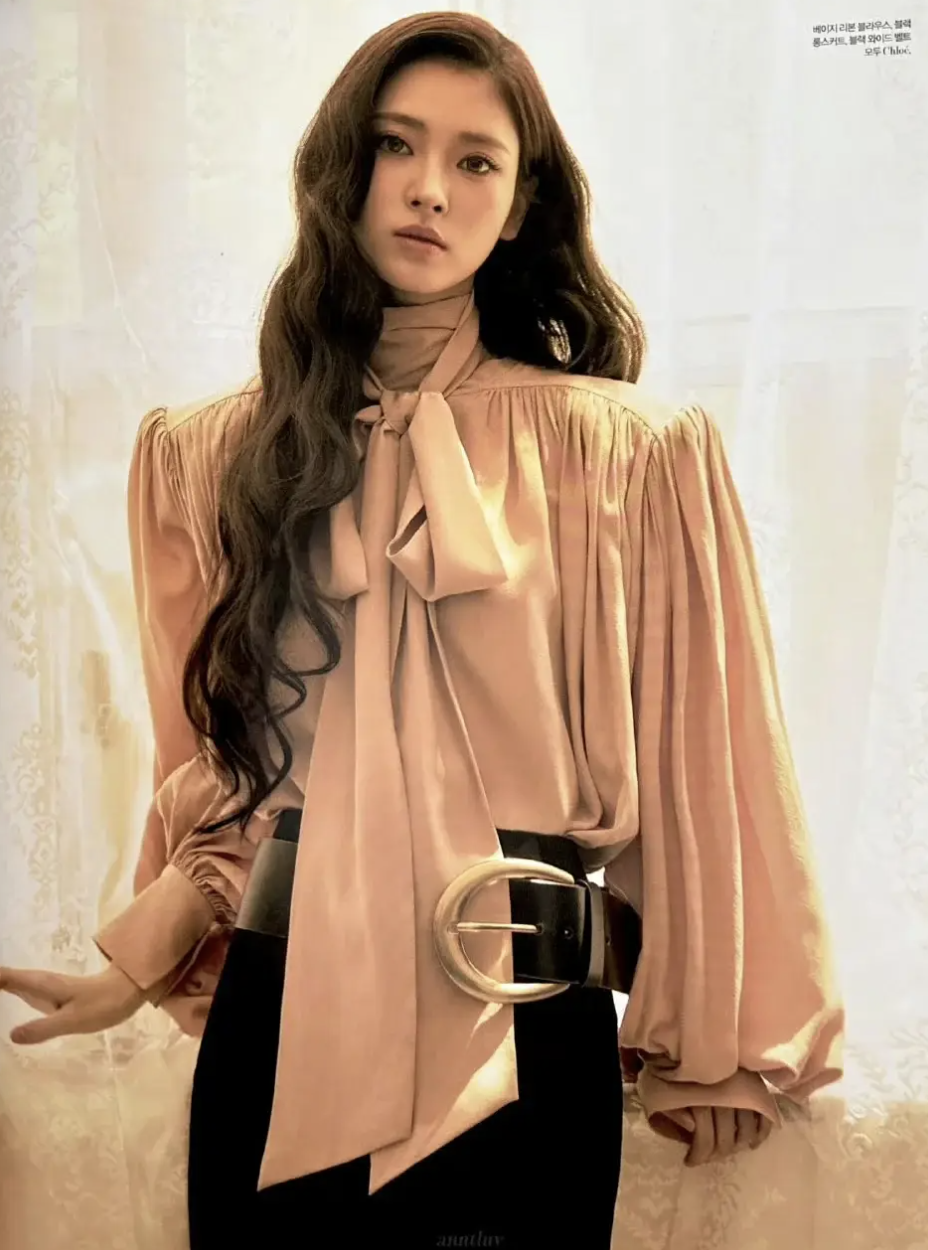 Diện đồ m&ugrave;a đ&ocirc;ng kh&ocirc;ng bị nuốt d&aacute;ng với phong c&aacute;ch Tam gi&aacute;c ngược sang trọng - Ảnh 18.