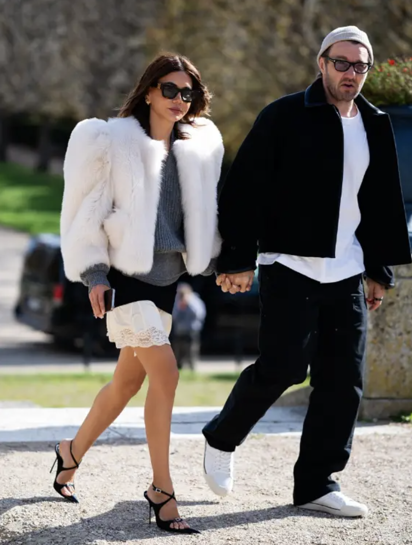 Diện đồ m&ugrave;a đ&ocirc;ng kh&ocirc;ng bị nuốt d&aacute;ng với phong c&aacute;ch Tam gi&aacute;c ngược sang trọng - Ảnh 16.