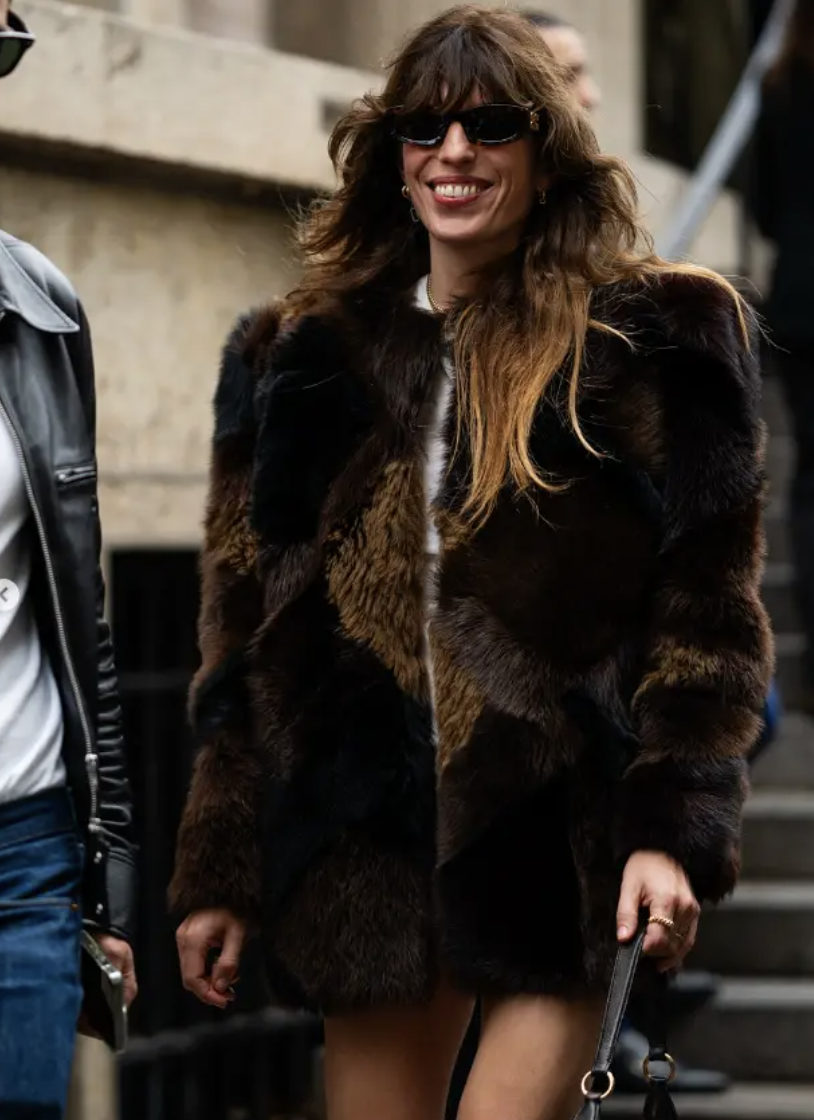 Diện đồ m&ugrave;a đ&ocirc;ng kh&ocirc;ng bị nuốt d&aacute;ng với phong c&aacute;ch Tam gi&aacute;c ngược sang trọng - Ảnh 15.