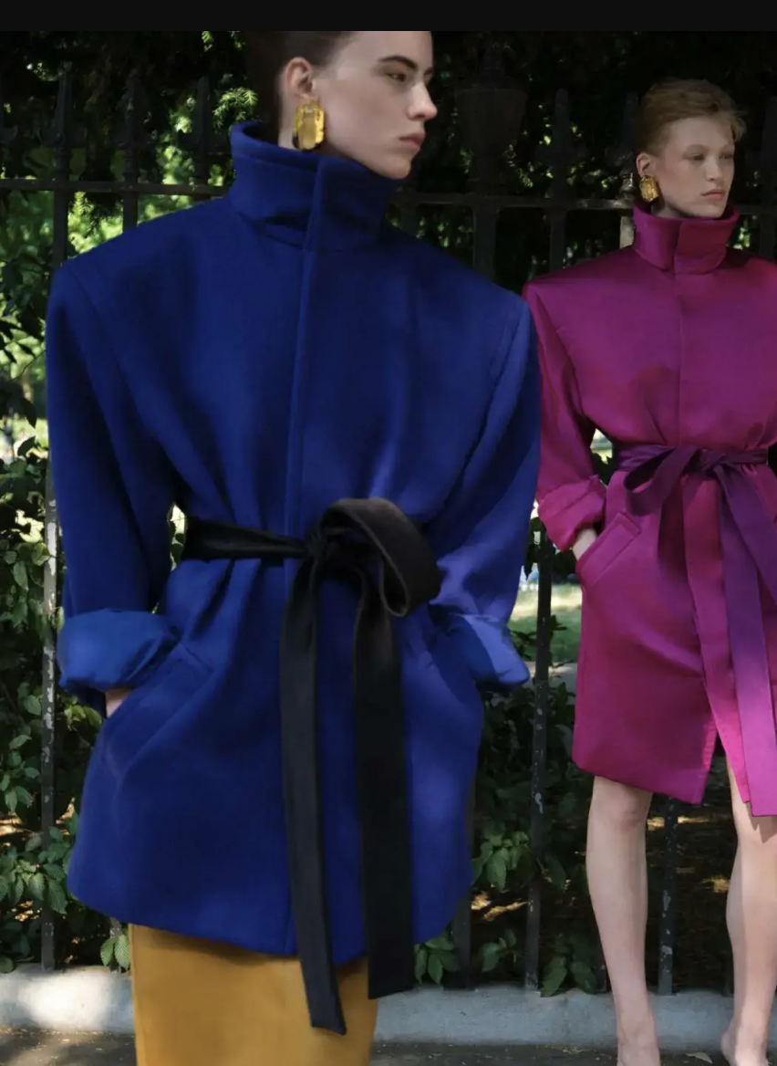 Diện đồ m&ugrave;a đ&ocirc;ng kh&ocirc;ng bị nuốt d&aacute;ng với phong c&aacute;ch Tam gi&aacute;c ngược sang trọng - Ảnh 20.