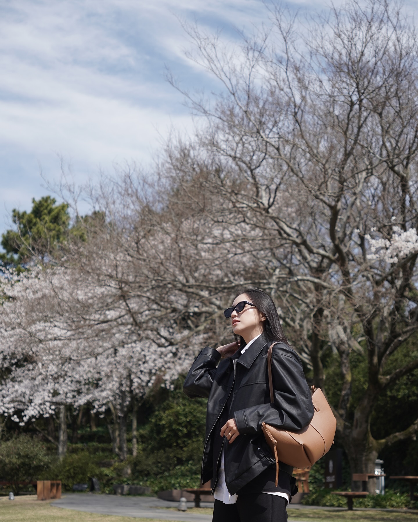 Hot mom Việt Salim v&agrave; b&iacute; quyết phối đồ m&agrave;u trung t&iacute;nh tinh tế từ item cơ bản - Ảnh 4.