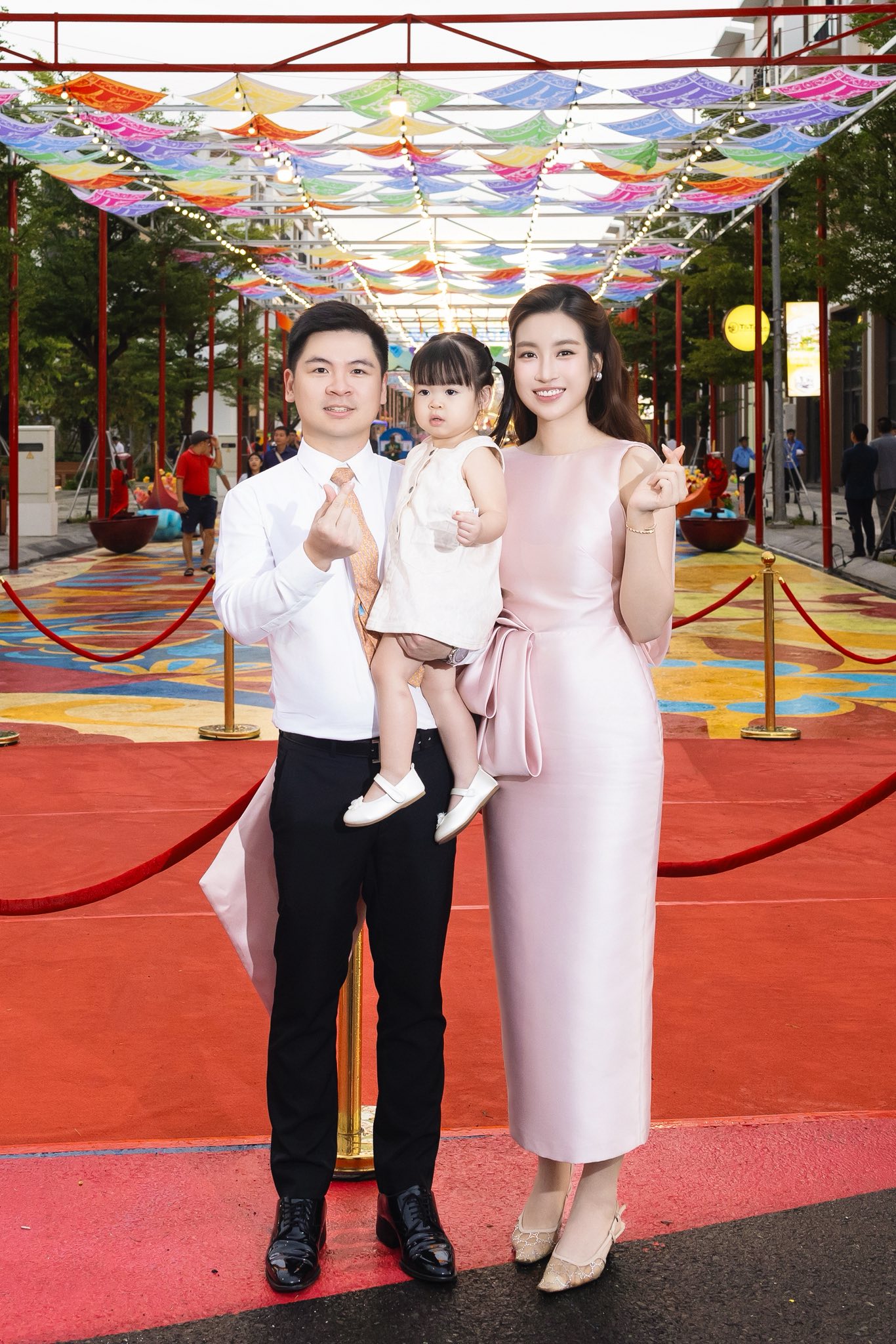 Đặc quyền của con gái Hoa hậu Đỗ Mỹ Linh trong lòng công chúng - Ảnh 8. Đặc quyền của con gái Hoa hậu Đỗ Mỹ Linh trong lòng công chúng - Ảnh 8.