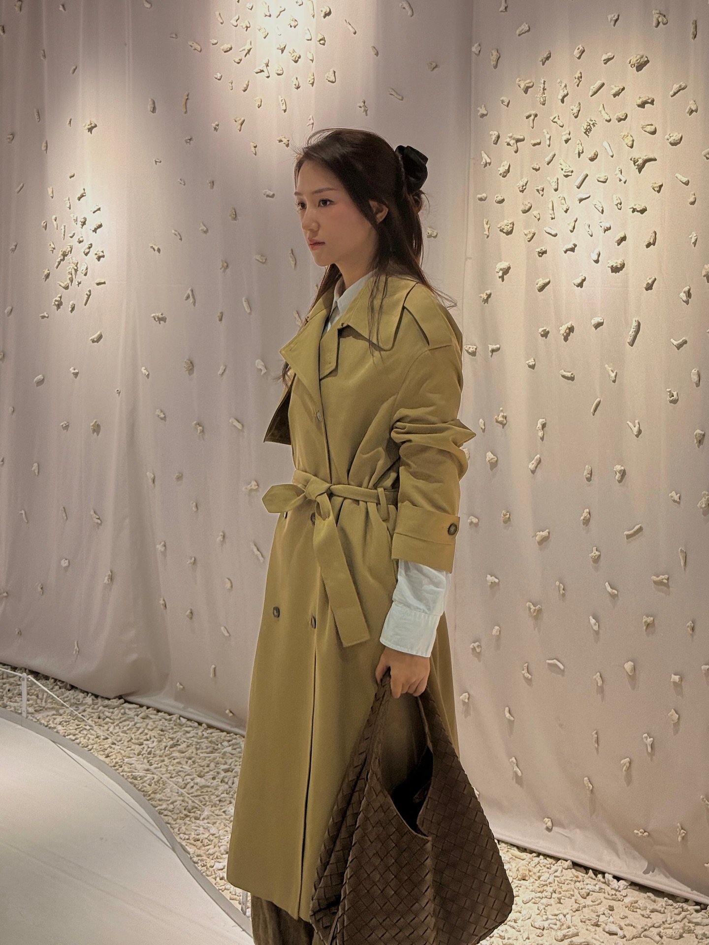 Hot mom Việt Salim v&agrave; b&iacute; quyết phối đồ m&agrave;u trung t&iacute;nh tinh tế từ item cơ bản - Ảnh 1.