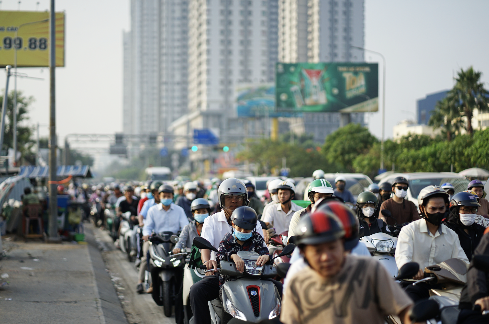 Người d&acirc;n vượt r&eacute;t mướt đi l&agrave;m sau kỳ nghỉ lễ, h&agrave;ng loạt tuyến đường &ugrave;n tắc- Ảnh 15.