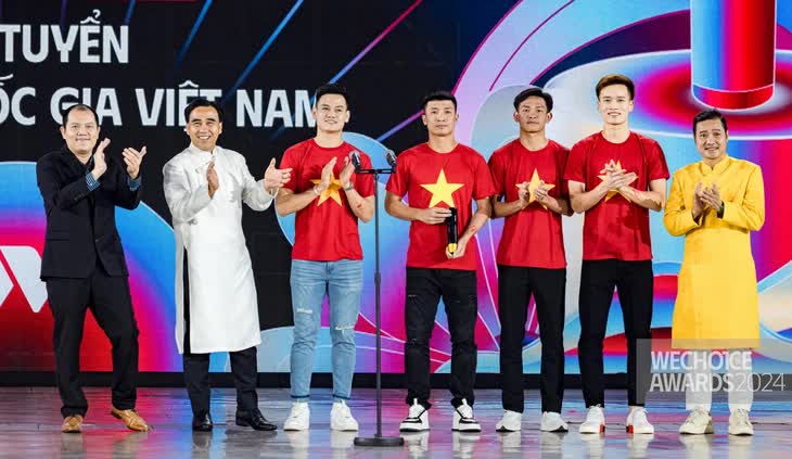 Những khoảnh khắc lịch sử Vbiz kh&ocirc;ng bao giờ c&oacute; thể lặp lại chỉ c&oacute; tại WeChocie Awards- Ảnh 9.