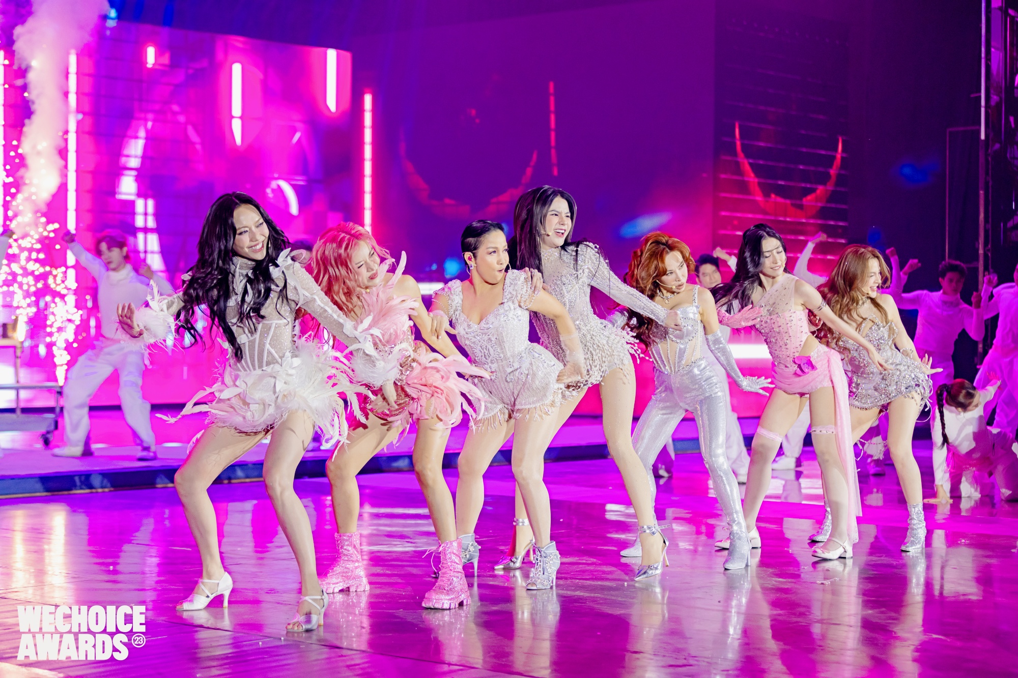 Những khoảnh khắc lịch sử Vbiz kh&ocirc;ng bao giờ c&oacute; thể lặp lại chỉ c&oacute; tại WeChocie Awards- Ảnh 7.