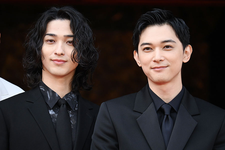 Nhan sắc Ryusei Yokohama v&agrave; hậu trường phim Ch&uacute;ng Ta Mất Tr&iacute; Rồi đầy hấp dẫn - Ảnh 11.