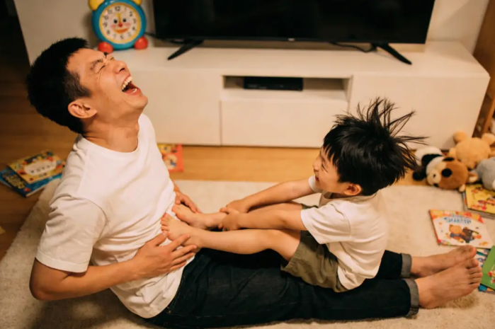 Nu&ocirc;i dạy con trai: C&oacute; những việc mẹ n&ecirc;n lười, để đấy cho bố tụi nhỏ l&agrave;m- Ảnh 3.