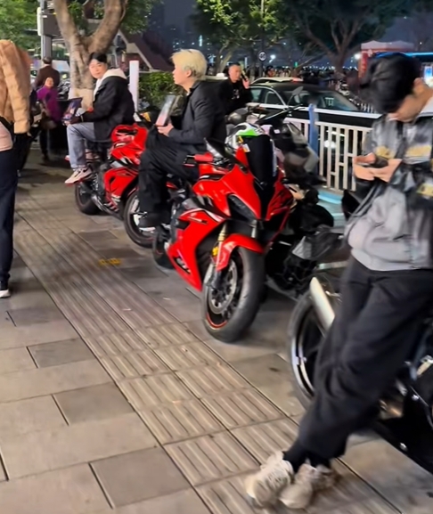 Rộ tr&agrave;o lưu thu&ecirc; trai đẹp cưỡi m&ocirc; t&ocirc; đi dạo đ&ecirc;m ở TP.HCM, c&oacute; clip hot mang về- Ảnh 6.