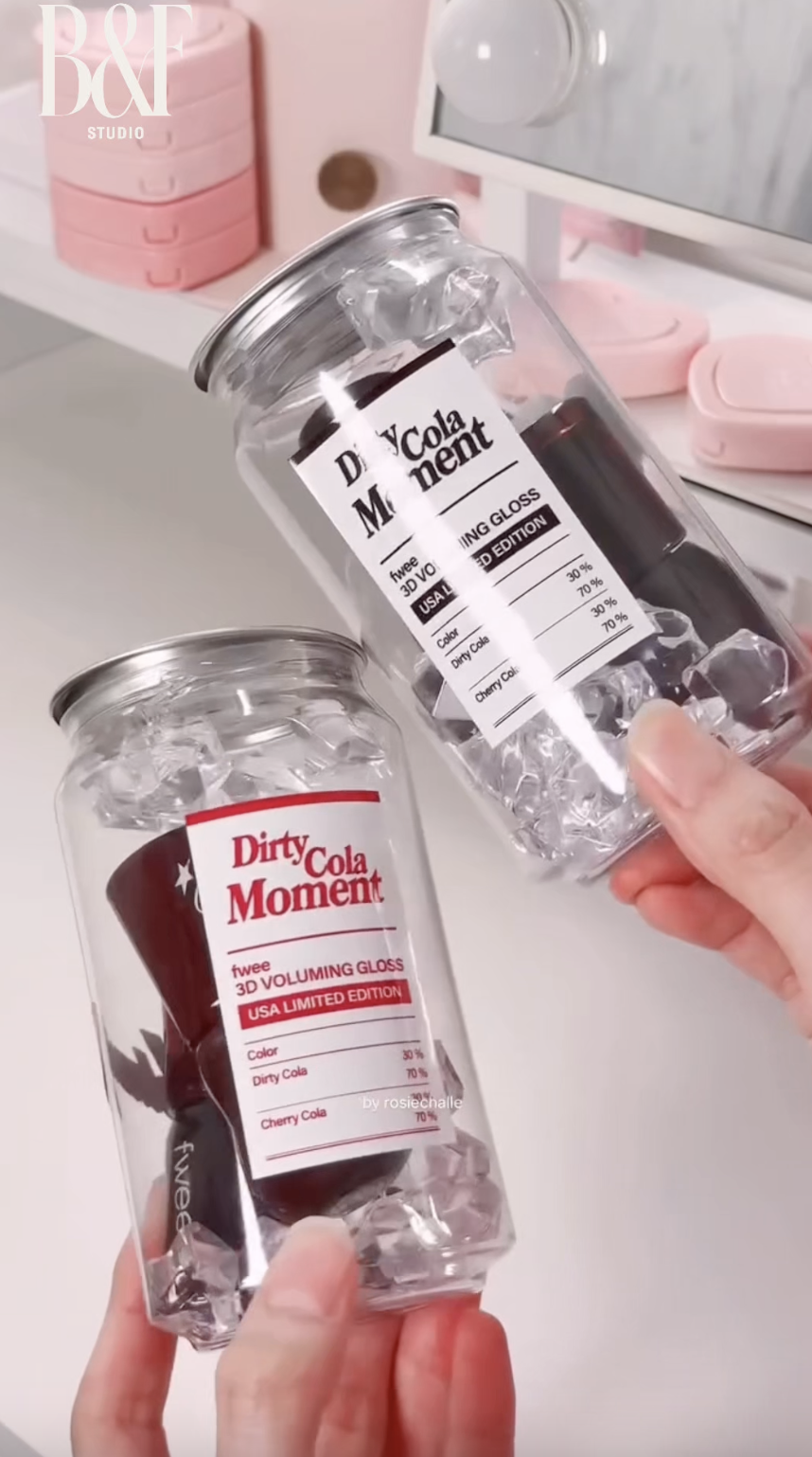 Thỏi son cola đang khiến hội m&ecirc; m&ocirc;i mọng ph&aacute;t sốt: Son b&oacute;ng c&oacute; thể vừa xinh vừa sang vậy sao - Ảnh 1.