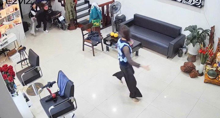 Chồng truy s&aacute;t vợ con tại qu&aacute;n cắt t&oacute;c ở Bắc Ninh g&acirc;y chấn động x&atilde; hội - Ảnh 1.