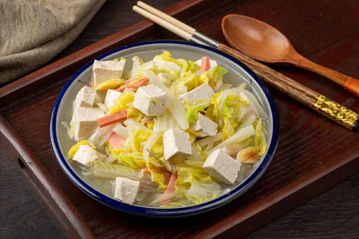 M&oacute;n n&agrave;y rất th&iacute;ch hợp cho thời tiết lạnh, nấu nhanh khoảng 15 ph&uacute;t m&agrave; v&ocirc; c&ugrave;ng ngon miệng v&agrave; đưa cơm - Ảnh 1.