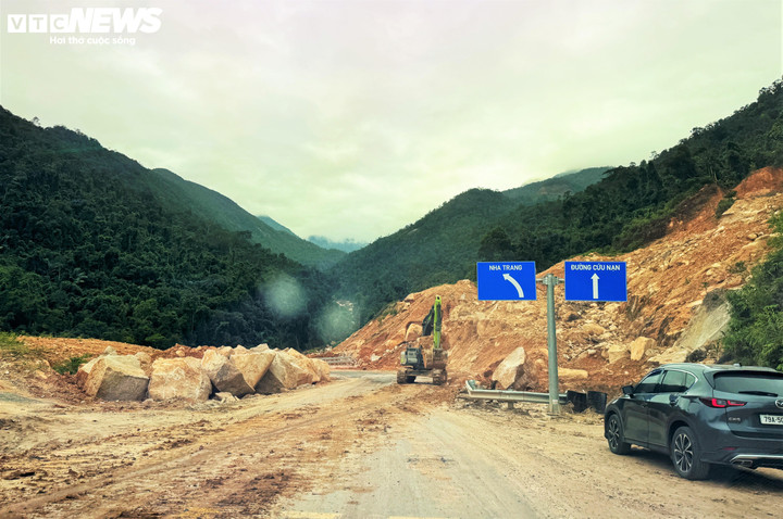 Đ&egrave;o Kh&aacute;nh L&ecirc; v&agrave; những rủi ro sạt lở nghi&ecirc;m trọng sau thảm kịch 6 người chết - Ảnh 12.