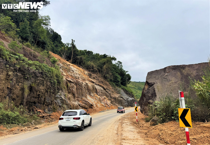 Đ&egrave;o Kh&aacute;nh L&ecirc; v&agrave; những rủi ro sạt lở nghi&ecirc;m trọng sau thảm kịch 6 người chết - Ảnh 7.