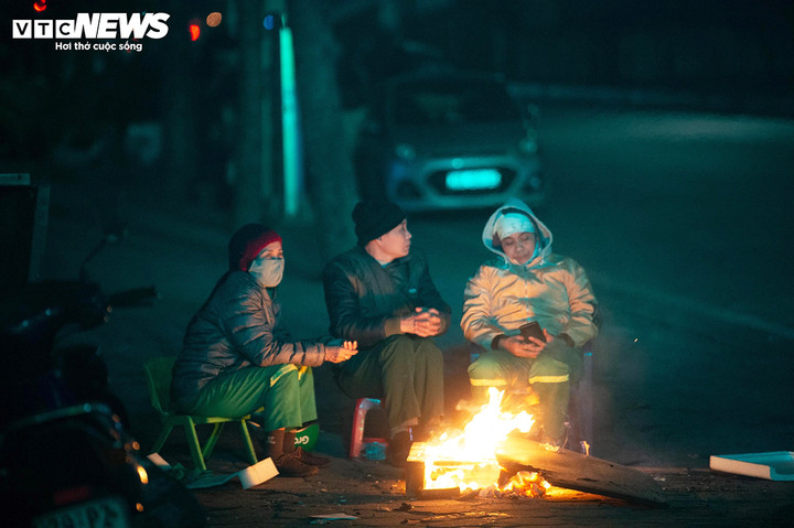 Tin kh&ocirc;ng kh&iacute; lạnh miền Bắc r&eacute;t đỉnh điểm dưới 3&deg;C, dự b&aacute;o thời tiết 10 ng&agrave;y tới - Ảnh 1.