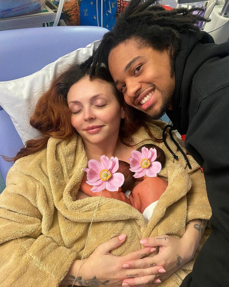 Nữ ca sĩ Jesy Nelson chia sẻ nỗi đau về con g&aacute;i mắc bệnh hiếm gặp - Ảnh 1.