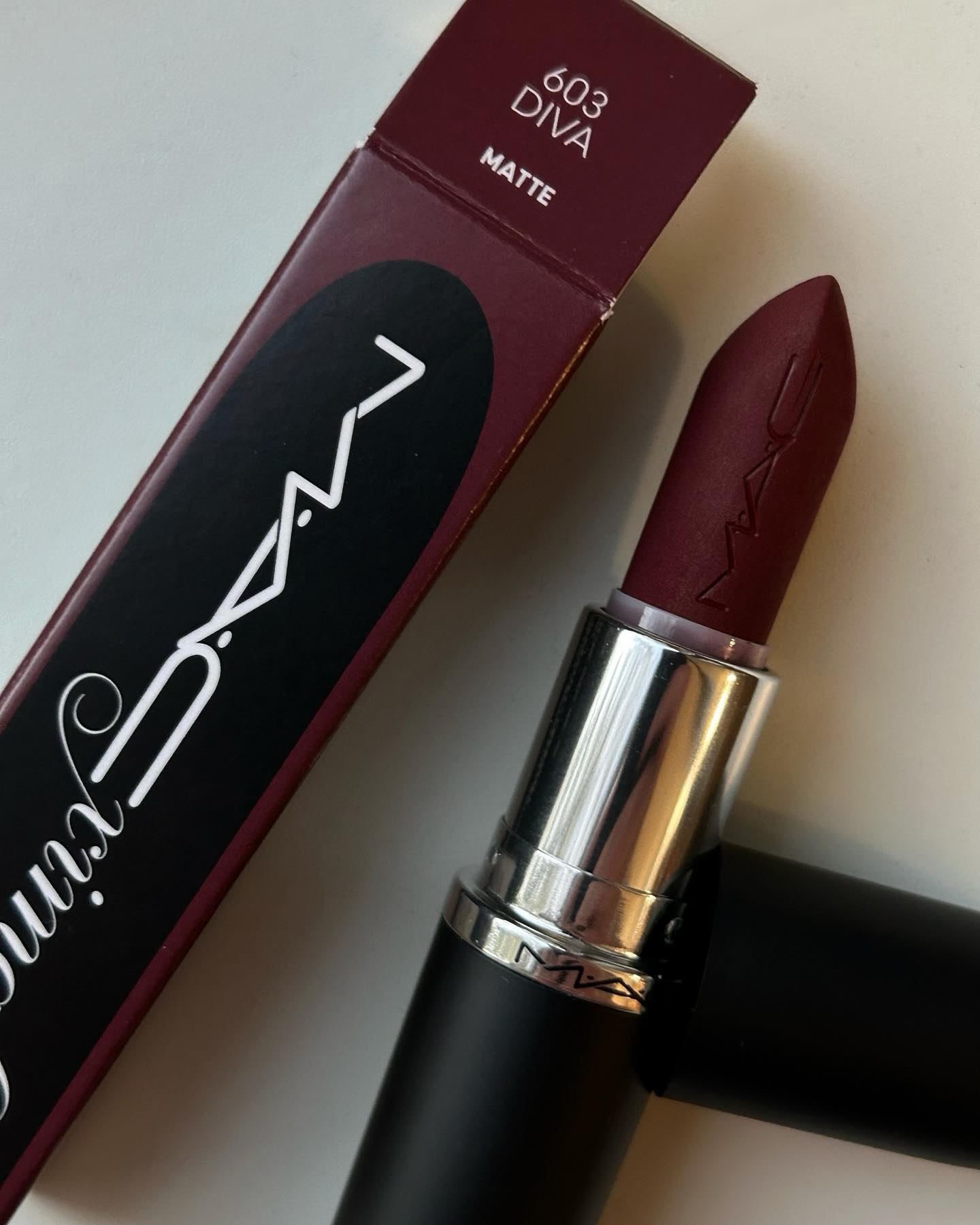 Hơn 2 triệu cô gái thành Conan truy tìm 1 màu son đỏ rượu sang chảnh khó tả - Ảnh 9.