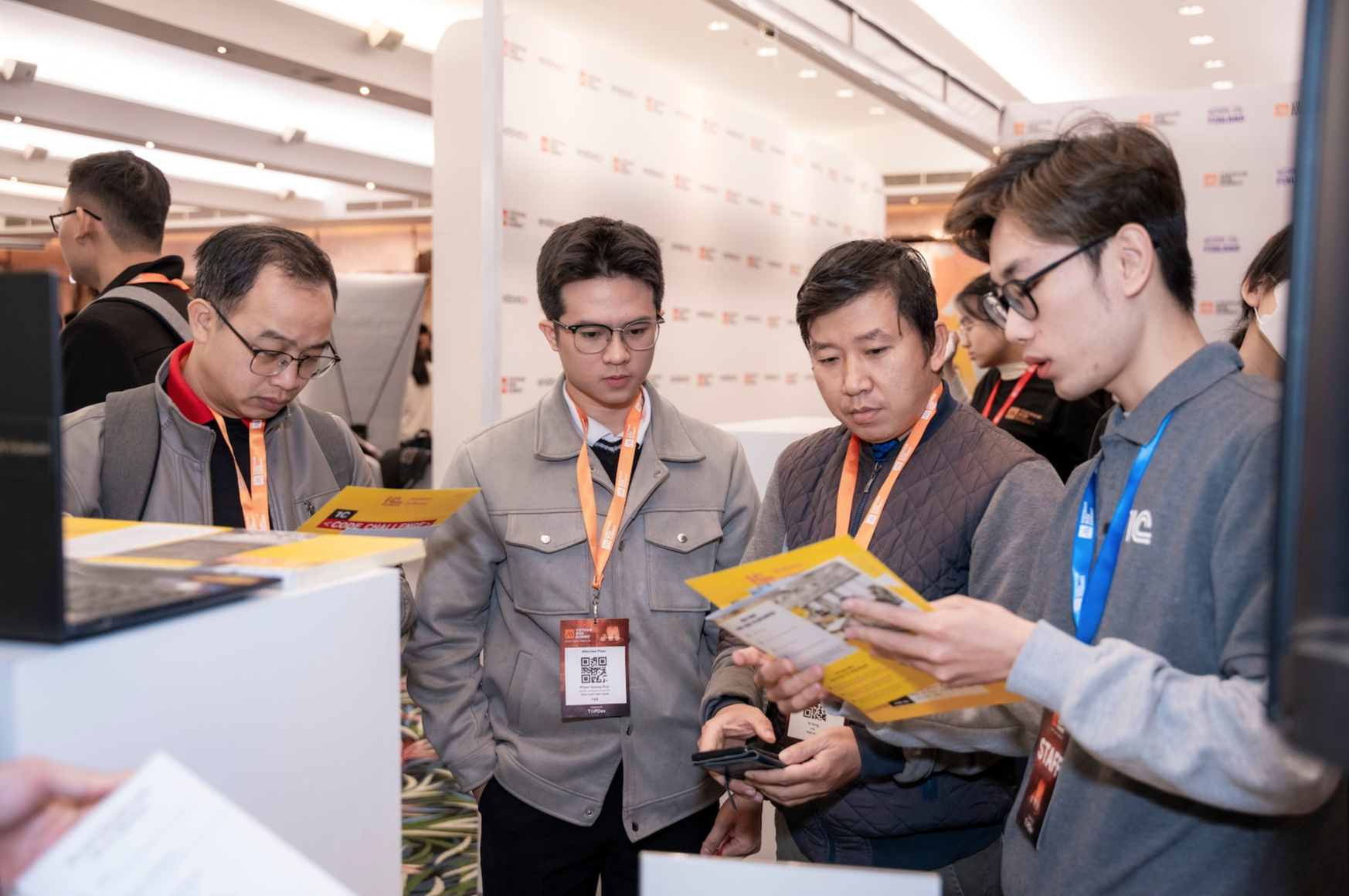 Lương nh&acirc;n sự IT tiếp tục tăng, kỹ sư AI vẫn 