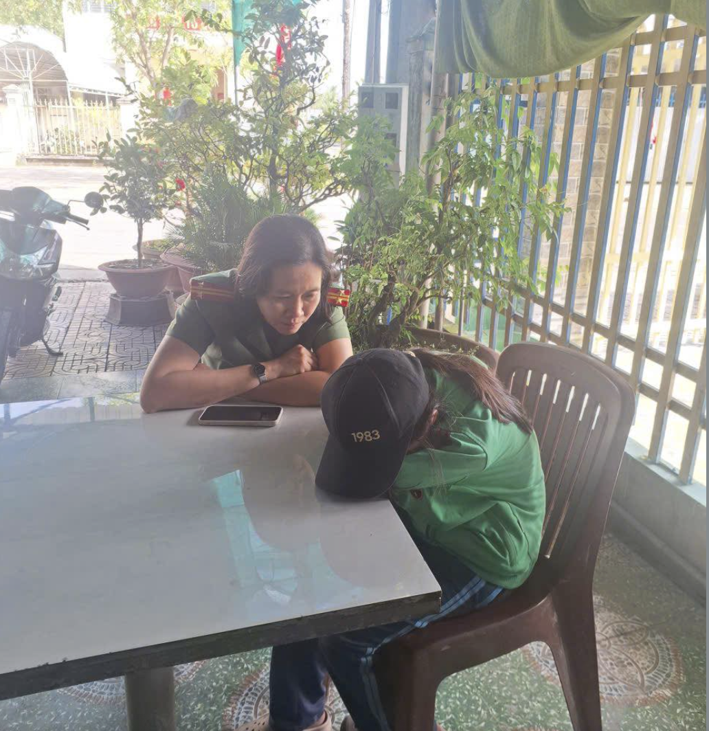 C&ocirc;ng an Cần Thơ ngăn chặn b&eacute; g&aacute;i 13 tuổi c&oacute; &yacute; định nhảy cầu tự tử - Ảnh 1.