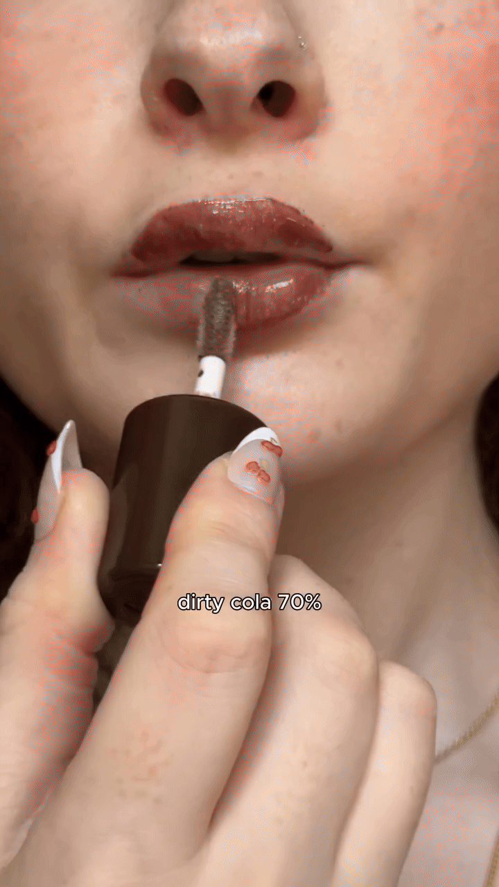 Thỏi son cola đang khiến hội m&ecirc; m&ocirc;i mọng ph&aacute;t sốt: Son b&oacute;ng c&oacute; thể vừa xinh vừa sang vậy sao - Ảnh 10.