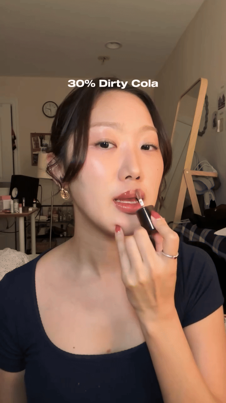 Thỏi son cola đang khiến hội m&ecirc; m&ocirc;i mọng ph&aacute;t sốt: Son b&oacute;ng c&oacute; thể vừa xinh vừa sang vậy sao - Ảnh 9.