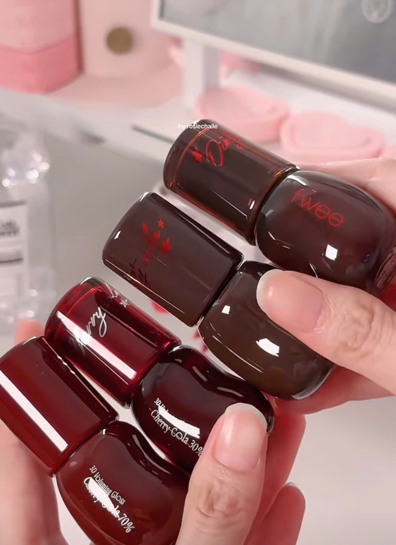 Thỏi son cola đang khiến hội m&ecirc; m&ocirc;i mọng ph&aacute;t sốt: Son b&oacute;ng c&oacute; thể vừa xinh vừa sang vậy sao - Ảnh 5.