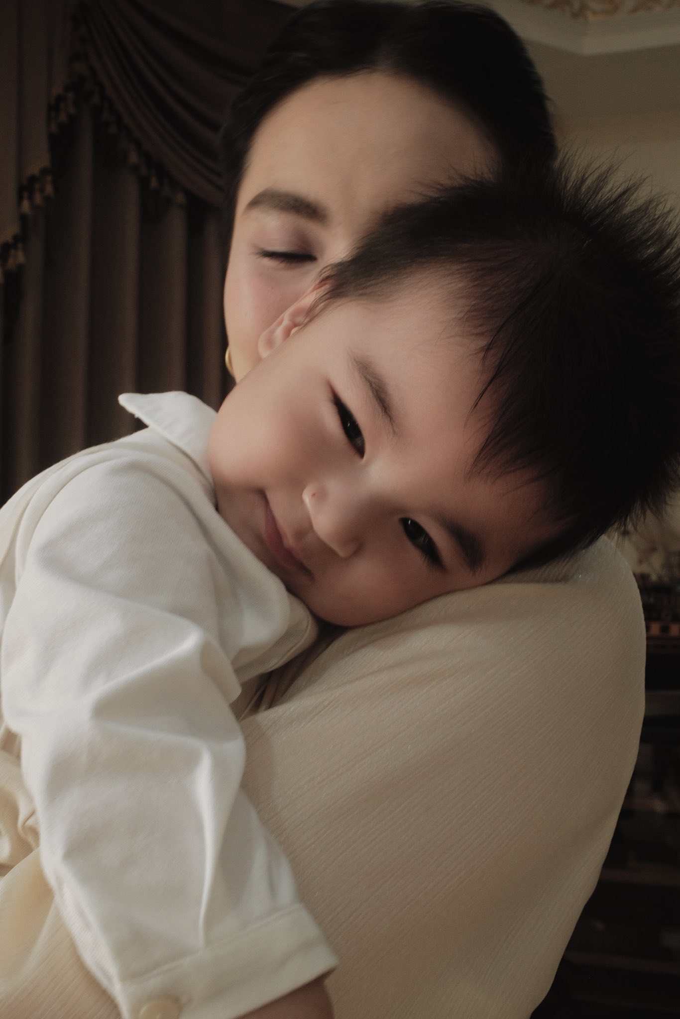 Bé Panda - quý tử nhà MC Mai Ngọc: Chú bé siêu trộm vía, cứng cáp và bụ bẫm với đôi mắt biết cười- Ảnh 3. Bé Panda - quý tử nhà MC Mai Ngọc: Chú bé siêu trộm vía, cứng cáp và bụ bẫm với đôi mắt biết cười- Ảnh 3.