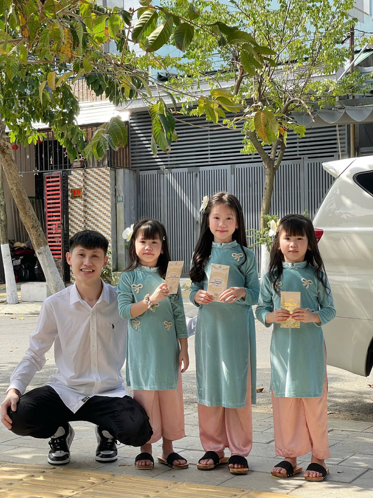 Chàng trai 1999 khoe 3 bình rượu mơ xinh như mộng, đỉnh cao của việc 