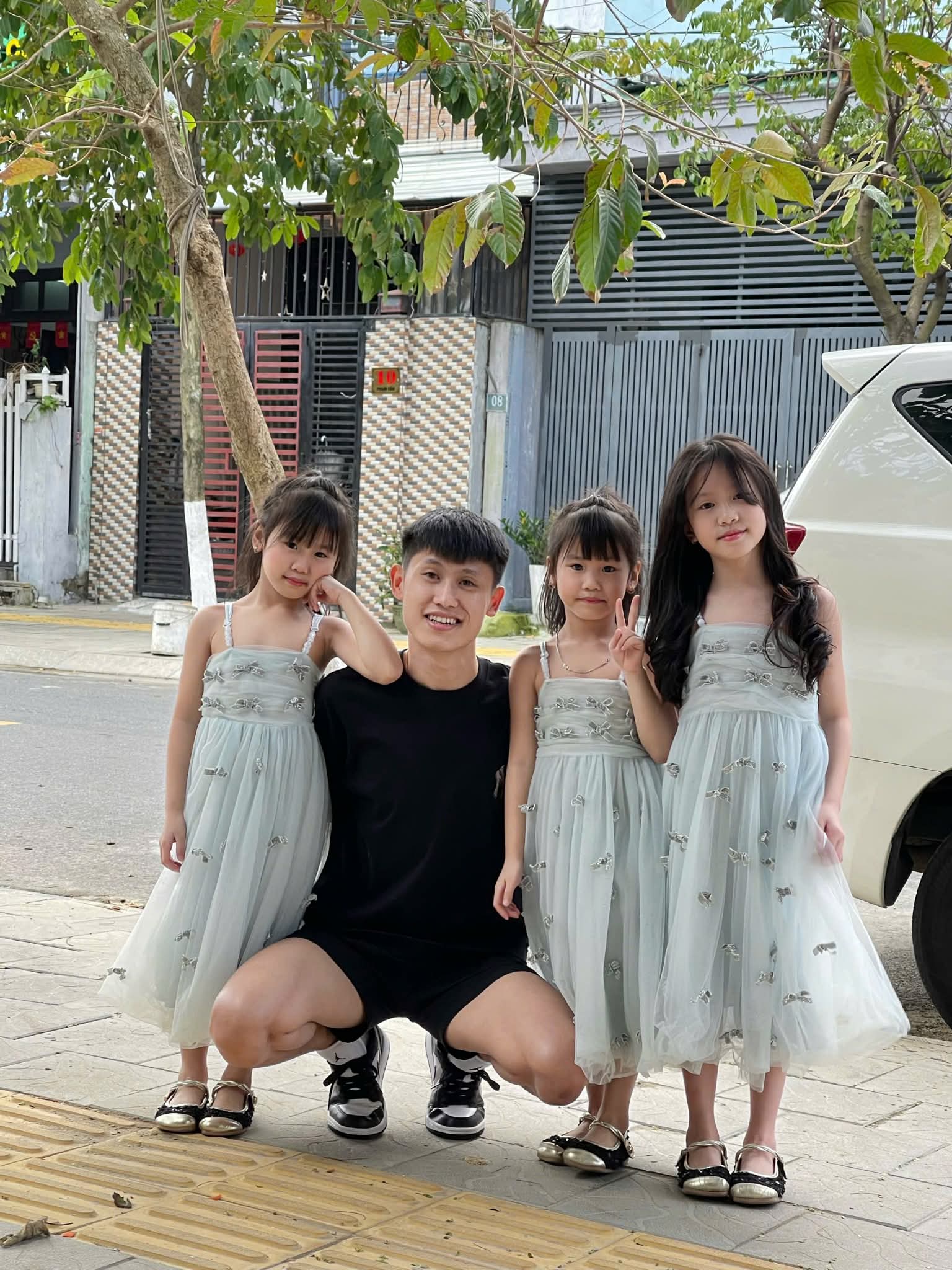 Chàng trai 1999 khoe 3 bình rượu mơ xinh như mộng, đỉnh cao của việc 