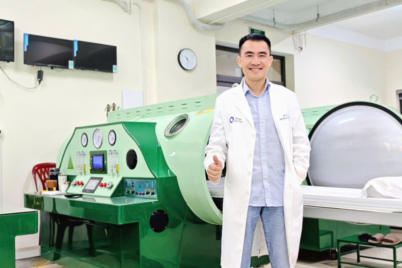 Ra s&acirc;n đ&aacute;nh pickleball l&uacute;c 18h-22h m&ugrave;a đ&ocirc;ng: Nhiều người kh&ocirc;ng biết m&igrave;nh đang đang mắc c&ugrave;ng một sai lầm v&agrave; đ&aacute;nh đổi điều g&igrave; - Ảnh 1.