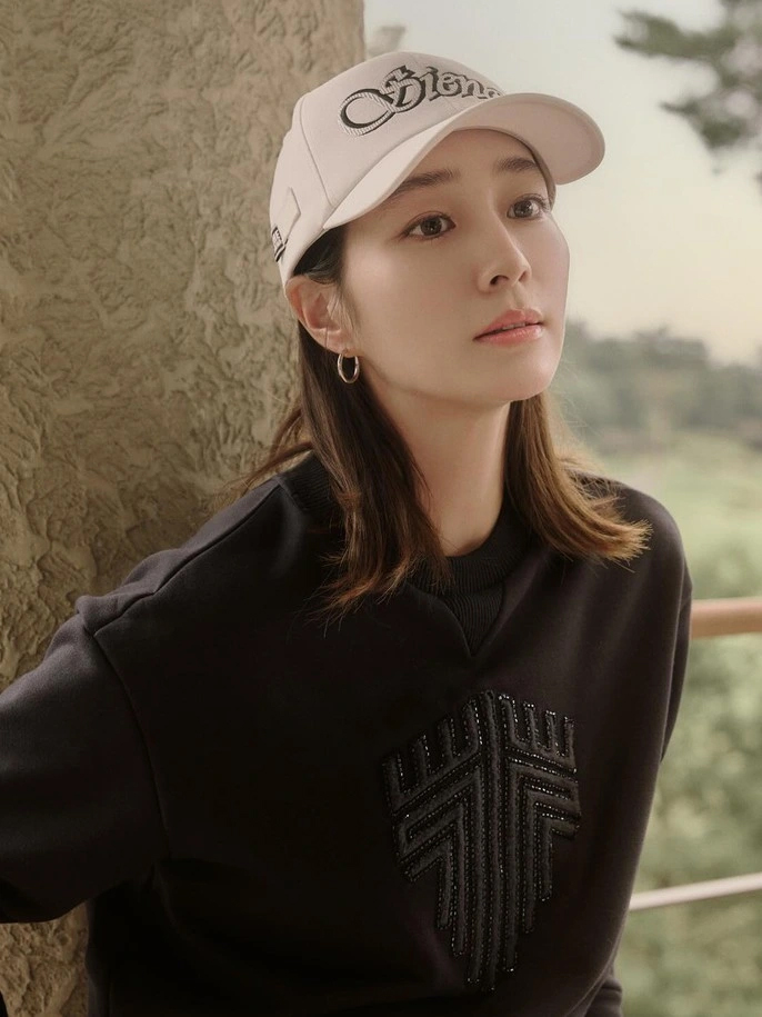 Bà xã sao hạng S tuổi 44 da trẻ như gái 18 nhờ ngày nào cũng bôi 1 thứ quen thuộc lên mặt- Ảnh 4. Bà xã sao hạng S tuổi 44 da trẻ như gái 18 nhờ ngày nào cũng bôi 1 thứ quen thuộc lên mặt- Ảnh 4.