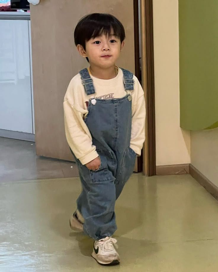 Nếu nh&agrave; c&oacute; con trai, bố mẹ d&ugrave; v&ocirc; tư đến đ&acirc;u cũng đừng thể hiện những quan điểm n&agrave;y trước mặt con- Ảnh 2.