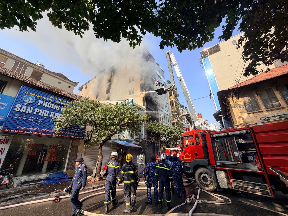 Vụ cháy nhà cao tầng ở Hà Nội: 2 người tử vong - Ảnh 2.