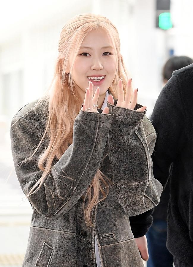 Chẳng cần sắm sửa nhiều, m&ugrave;a đ&ocirc;ng chỉ cần đ&uacute;ng một chiếc &aacute;o kho&aacute;c 