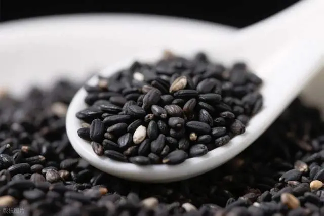 Ngoài 35 tuổi, tôi mới hiểu vì sao phụ nữ không nên sống quá tiết kiệm: Làn da, mái tóc “xuống cấp” chỉ vì thiếu một thứ này - Ảnh 3.