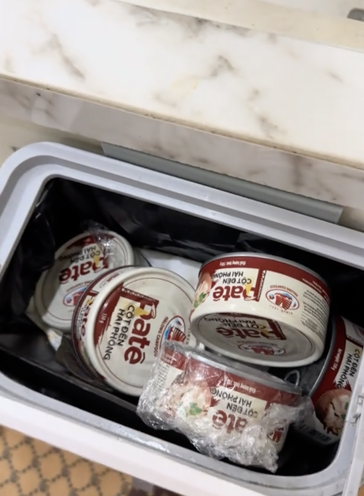 Làn sóng tẩy chay Pate Cột Đèn: Hậu quả từ vụ thịt heo nhiễm bệnh tại Hạ Long - Ảnh 6. Làn sóng tẩy chay Pate Cột Đèn: Hậu quả từ vụ thịt heo nhiễm bệnh tại Hạ Long - Ảnh 6.