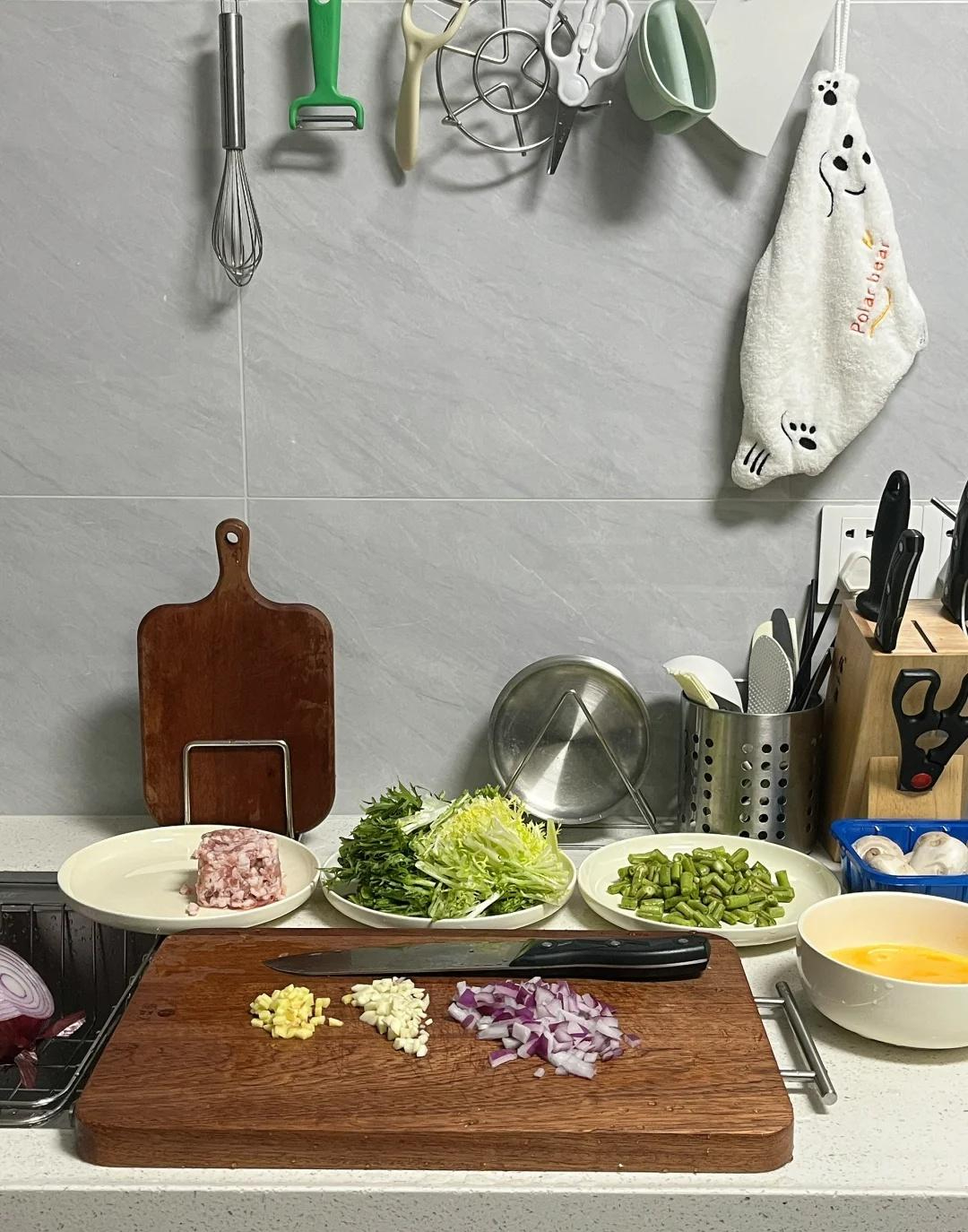 Tôi sững người trước lối sống tối giản của người phụ nữ 57 tuổi: Không phô trương, không nghèo khó - chỉ có một chiến lược tài chính bền bỉ khiến ai cũng nể - Ảnh 2.