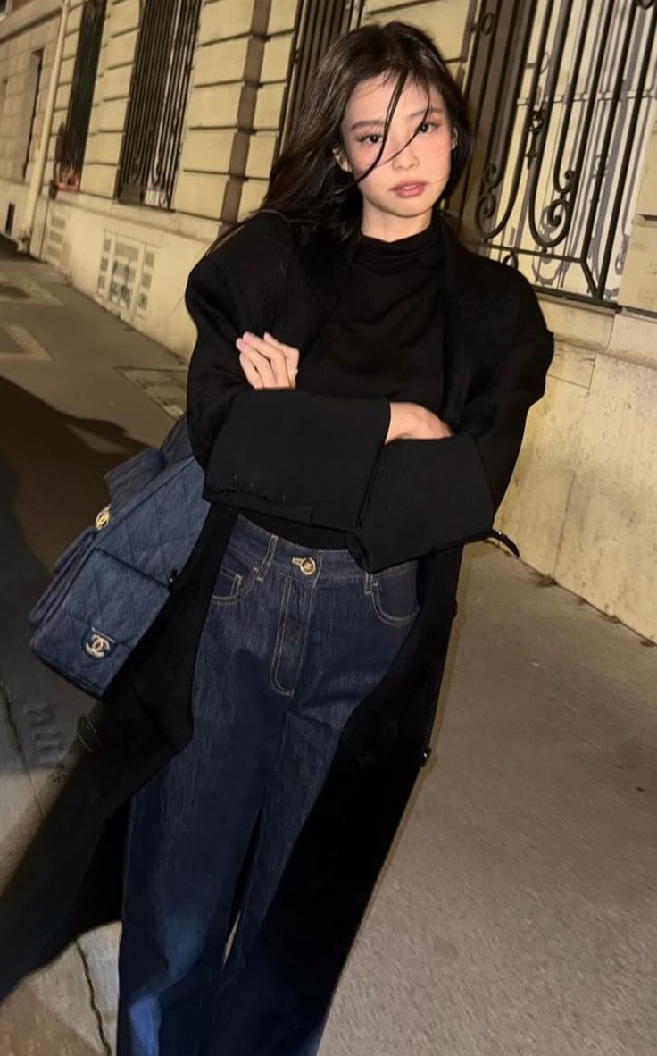 Chẳng cần sắm sửa nhiều, m&ugrave;a đ&ocirc;ng chỉ cần đ&uacute;ng một chiếc &aacute;o kho&aacute;c 