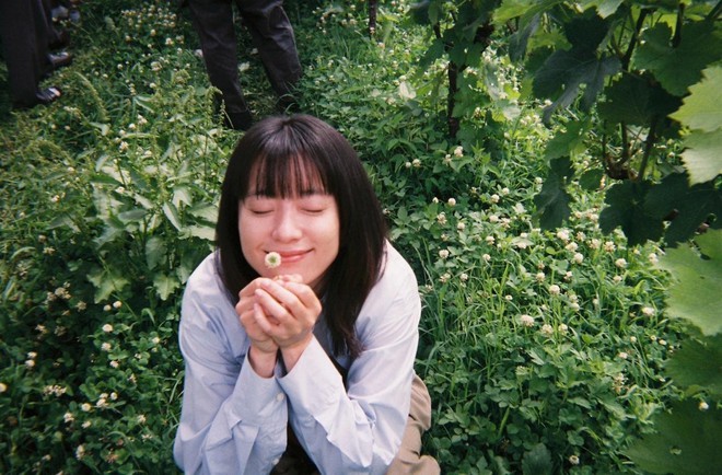 Minh tinh 39 tuổi đăng ảnh cận cam thường: Biết ngắm l&agrave;n da kh&ocirc;ng tuổi hay bộ nhẫn v&agrave;i trăm triệu đ&acirc;y?- Ảnh 4.