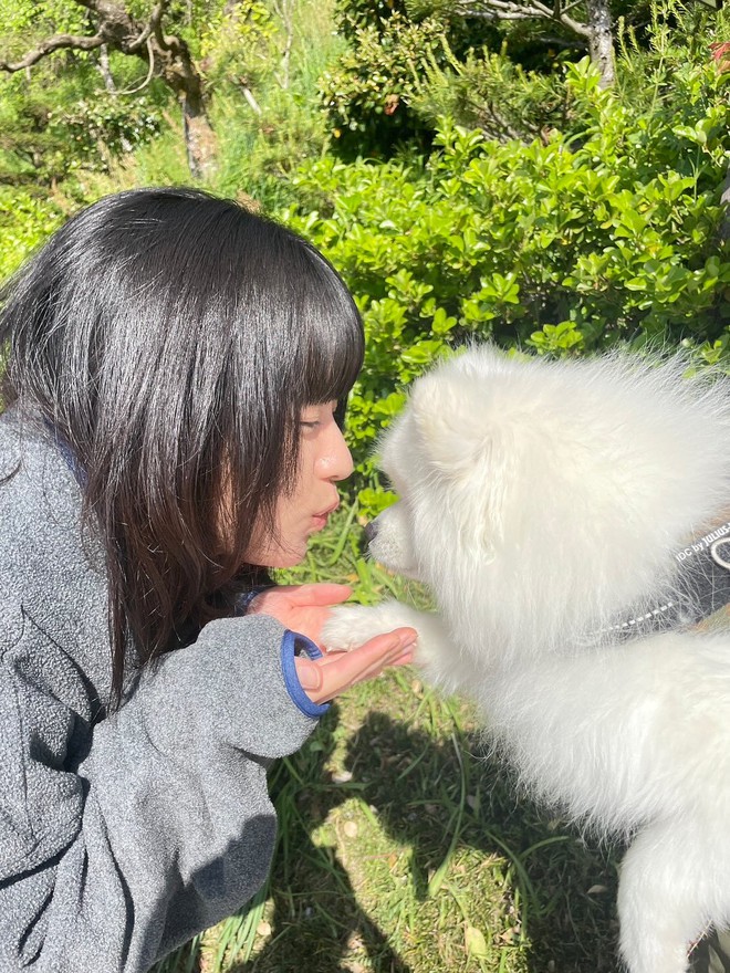 Minh tinh 39 tuổi đăng ảnh cận cam thường: Biết ngắm l&agrave;n da kh&ocirc;ng tuổi hay bộ nhẫn v&agrave;i trăm triệu đ&acirc;y?- Ảnh 5.