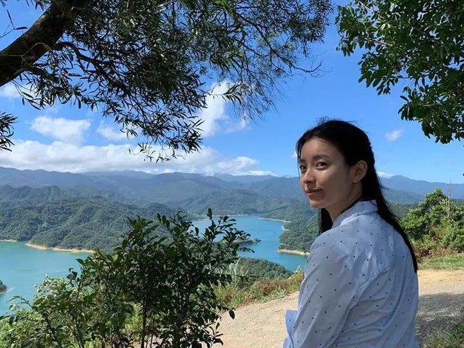 Minh tinh 39 tuổi đăng ảnh cận cam thường: Biết ngắm l&agrave;n da kh&ocirc;ng tuổi hay bộ nhẫn v&agrave;i trăm triệu đ&acirc;y?- Ảnh 6.