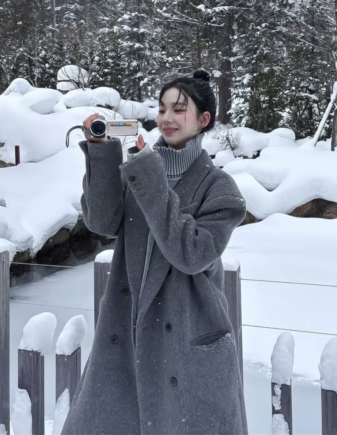 Chẳng cần sắm sửa nhiều, m&ugrave;a đ&ocirc;ng chỉ cần đ&uacute;ng một chiếc &aacute;o kho&aacute;c 