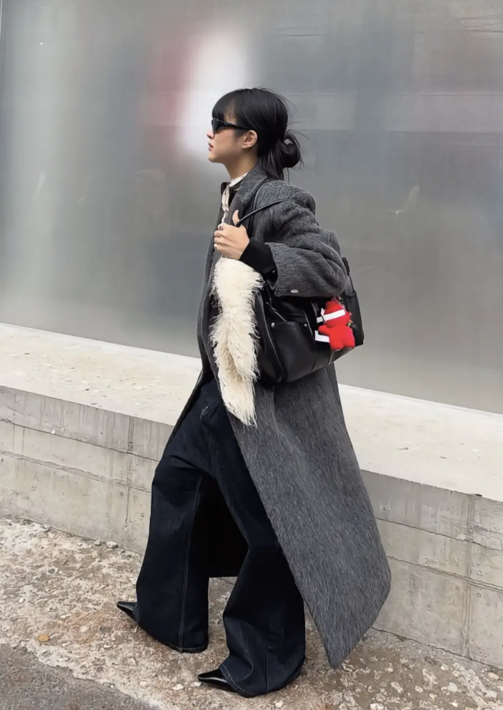 Chẳng cần sắm sửa nhiều, m&ugrave;a đ&ocirc;ng chỉ cần đ&uacute;ng một chiếc &aacute;o kho&aacute;c 