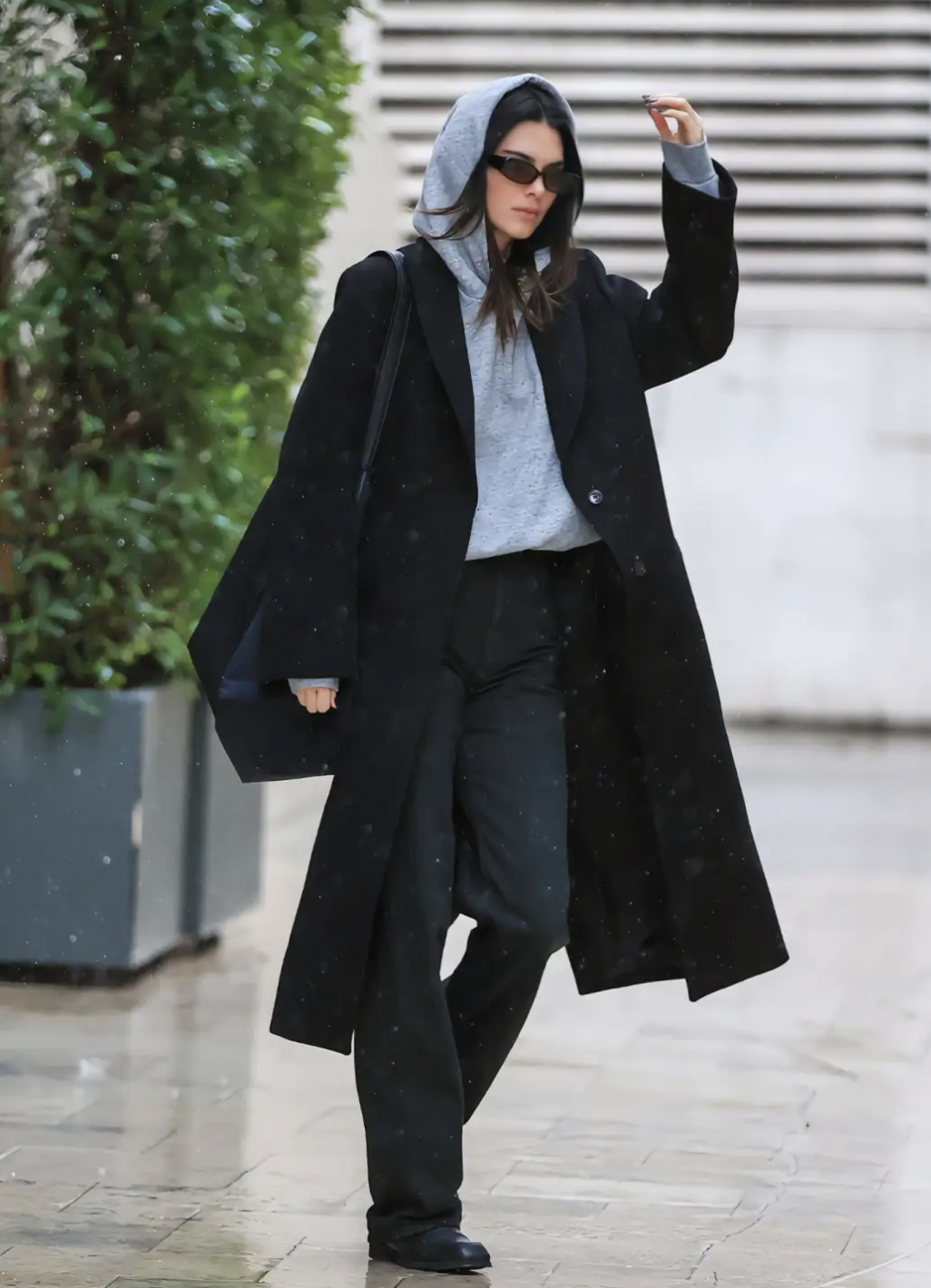 Chẳng cần sắm sửa nhiều, m&ugrave;a đ&ocirc;ng chỉ cần đ&uacute;ng một chiếc &aacute;o kho&aacute;c 