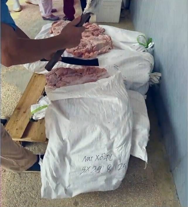 Ph&aacute;t hiện kho h&agrave;ng chứa 120 tấn thịt lợn bệnh của C&ocirc;ng ty CP Đồ hộp Hạ Long - Ảnh 3.