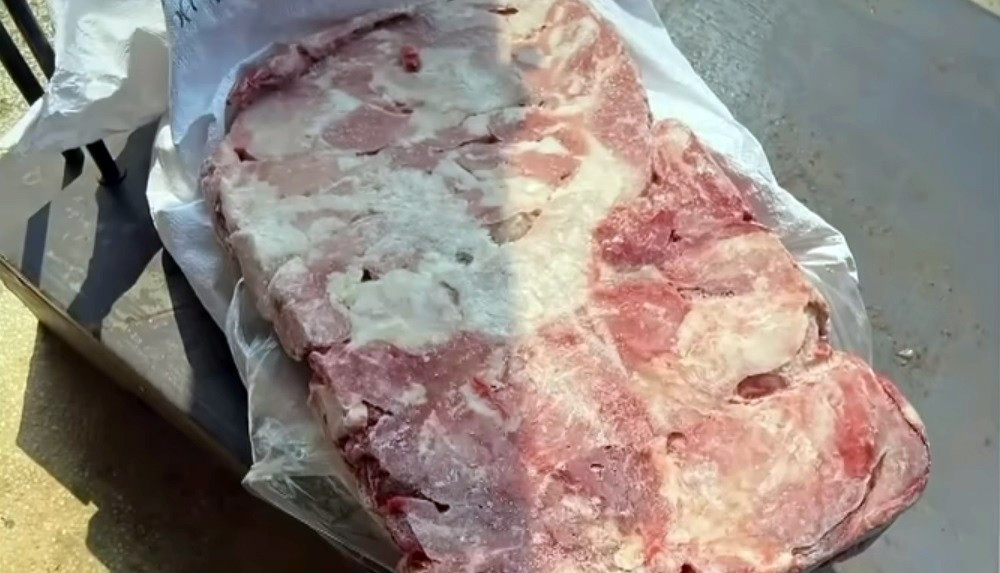 Thủ đoạn tuồn thịt lợn nhiễm dịch bệnh v&agrave;o kho C&ocirc;ng ty đồ hộp ở Hải Ph&ograve;ng - Ảnh 2.