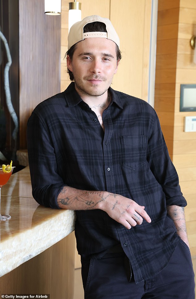 Gắt: Cậu cả nh&agrave; Beckham cảnh b&aacute;o bố mẹ - David v&agrave; Victoria - h&atilde;y li&ecirc;n lạc th&ocirc;ng qua luật sư giữa drama gia đ&igrave;nh- Ảnh 1.